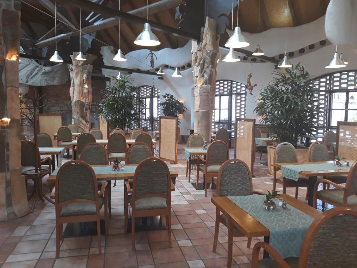 וולקה פופוביצה Hotel Zamek Stirin מראה חיצוני תמונה