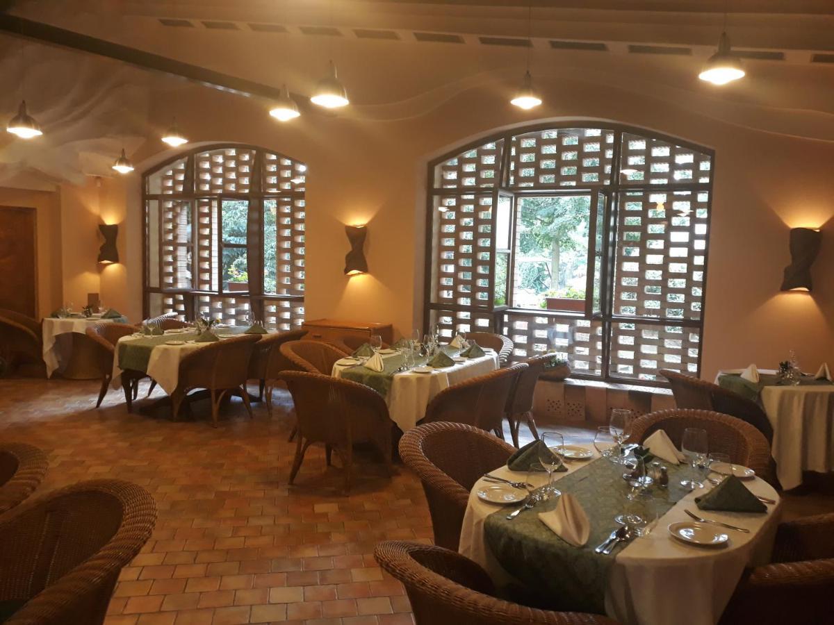 וולקה פופוביצה Hotel Zamek Stirin מראה חיצוני תמונה