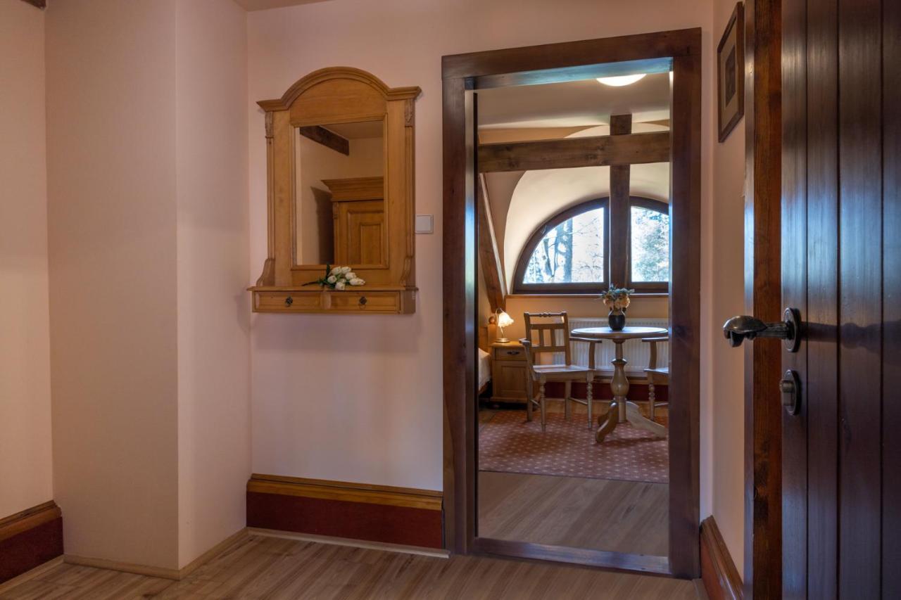 וולקה פופוביצה Hotel Zamek Stirin מראה חיצוני תמונה