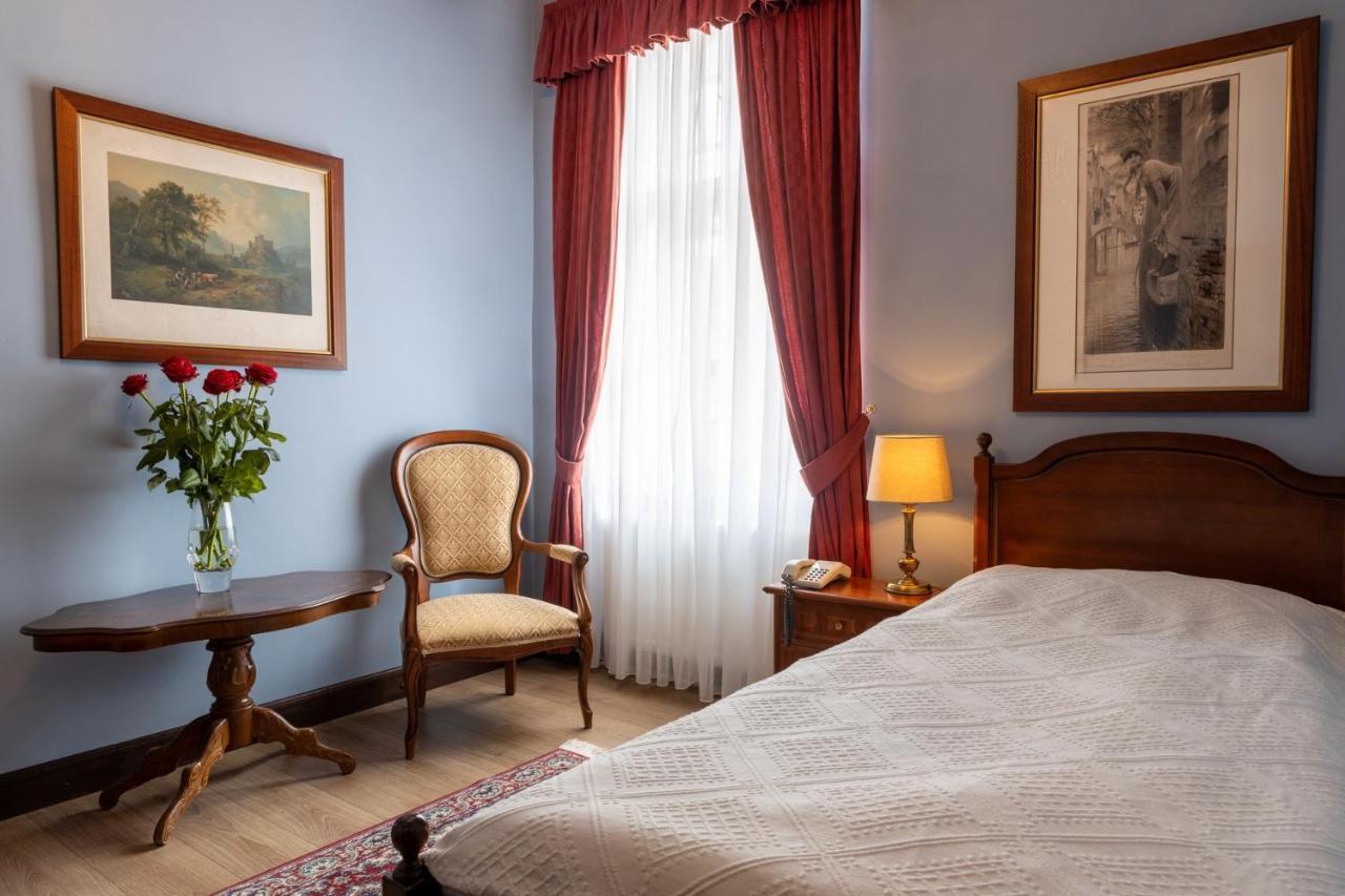 וולקה פופוביצה Hotel Zamek Stirin מראה חיצוני תמונה