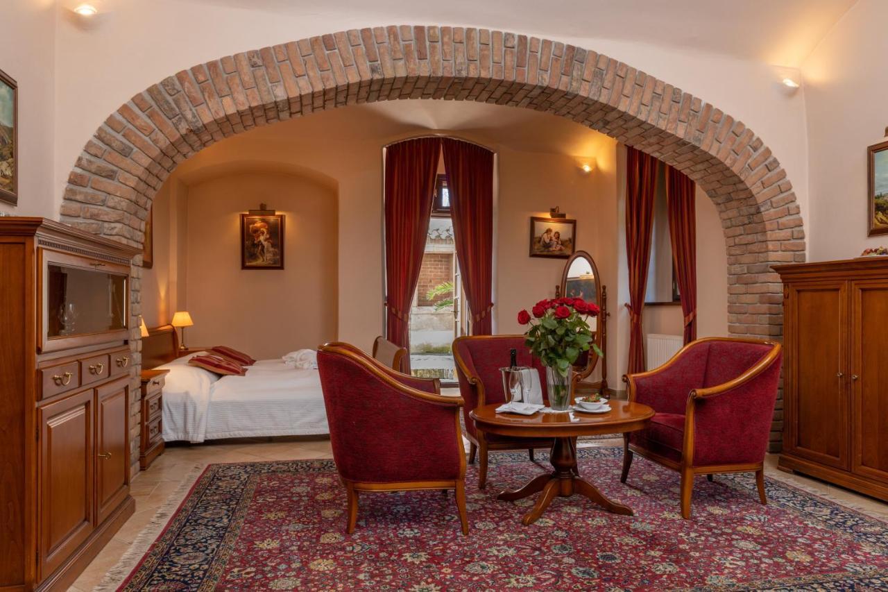 וולקה פופוביצה Hotel Zamek Stirin מראה חיצוני תמונה