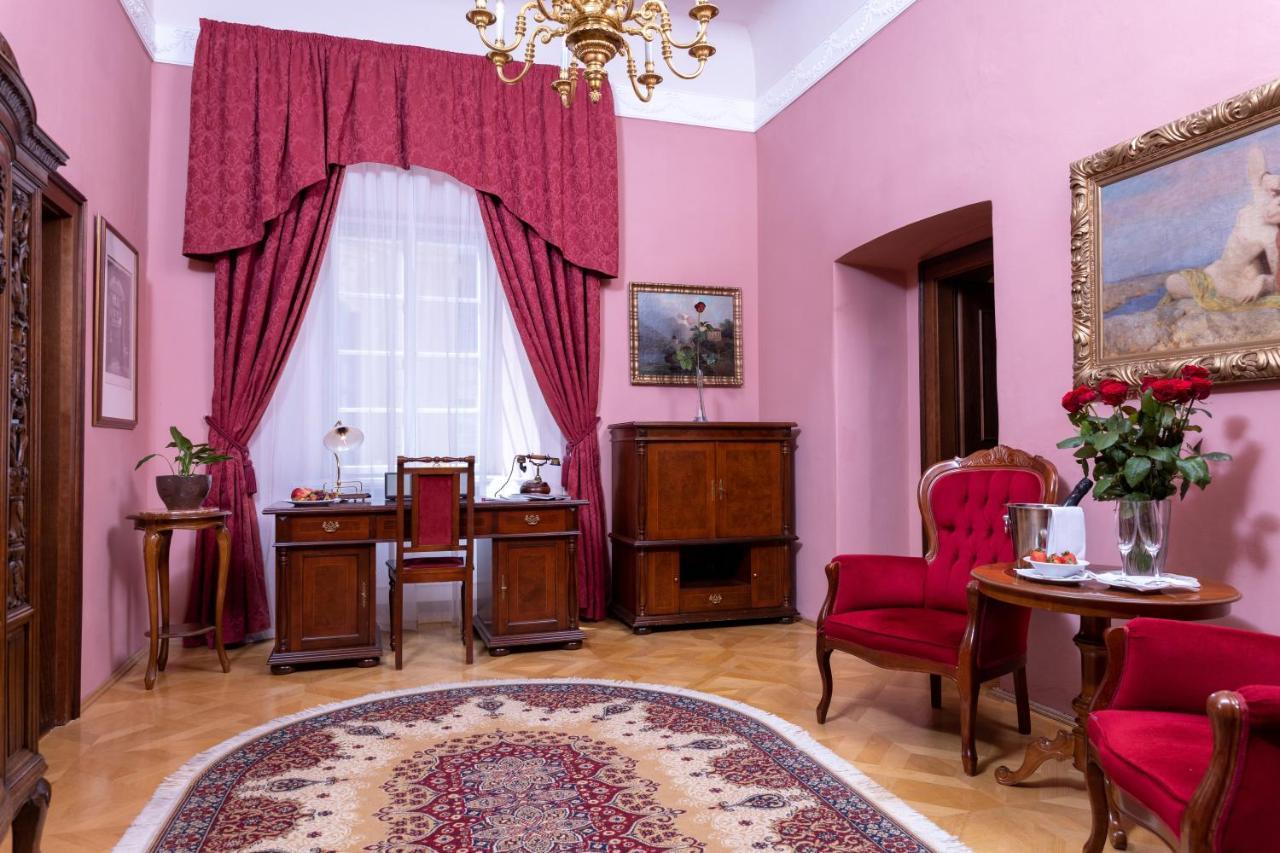 וולקה פופוביצה Hotel Zamek Stirin מראה חיצוני תמונה