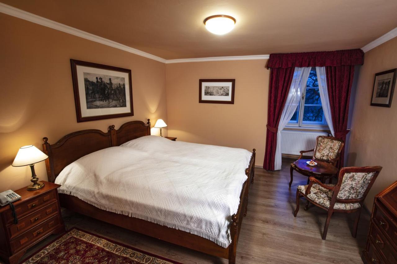וולקה פופוביצה Hotel Zamek Stirin מראה חיצוני תמונה
