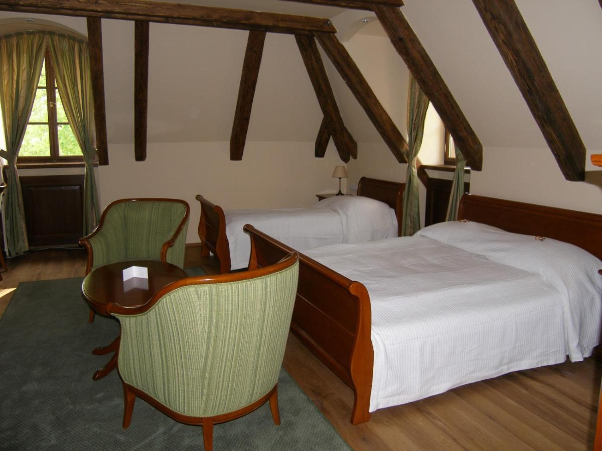 וולקה פופוביצה Hotel Zamek Stirin מראה חיצוני תמונה