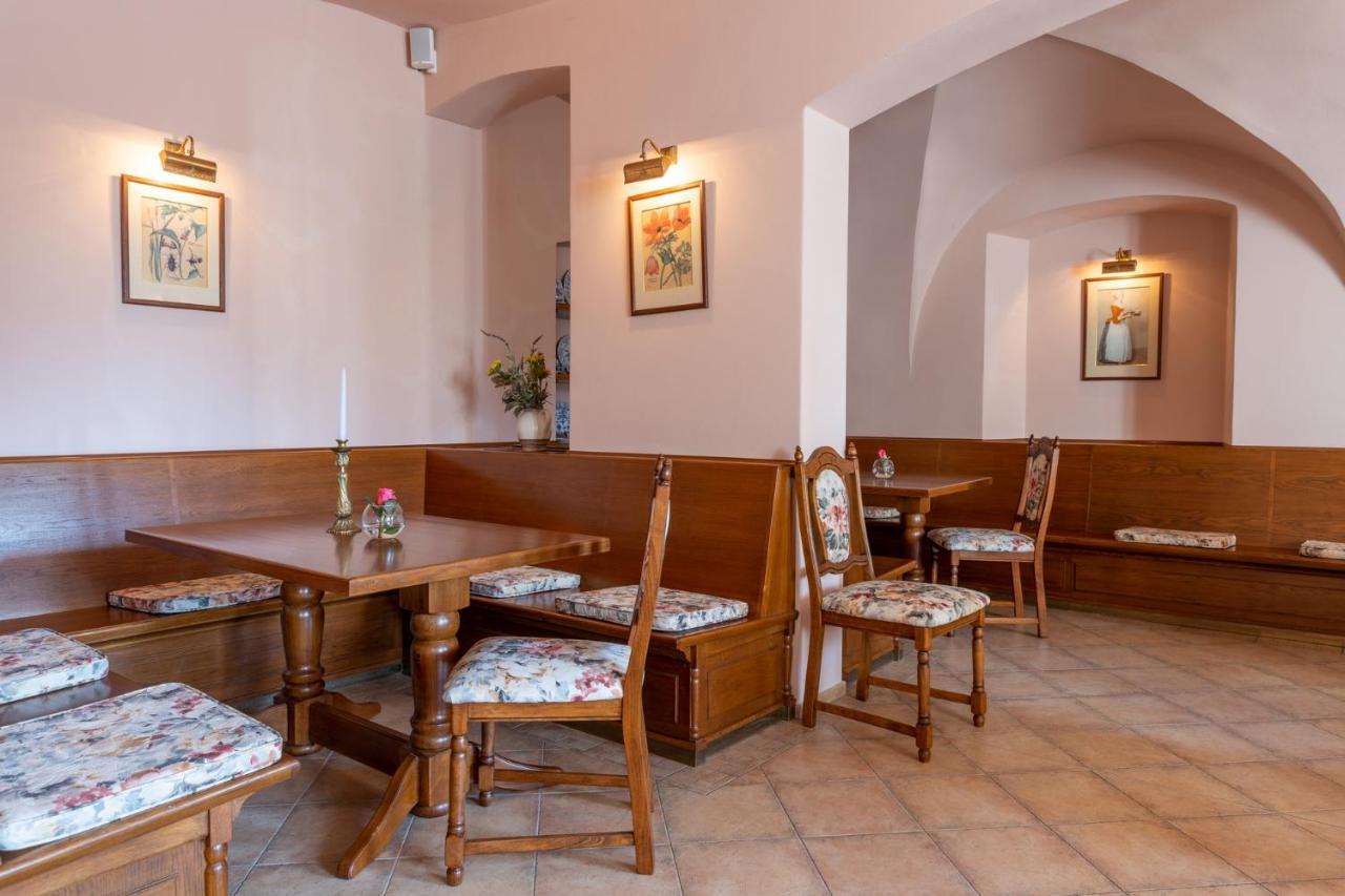 וולקה פופוביצה Hotel Zamek Stirin מראה חיצוני תמונה