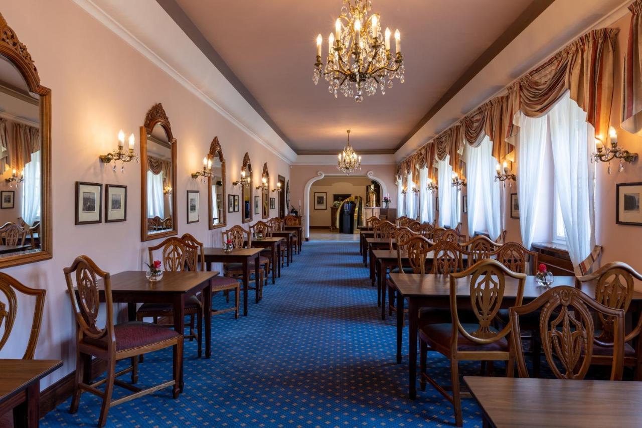 וולקה פופוביצה Hotel Zamek Stirin מראה חיצוני תמונה
