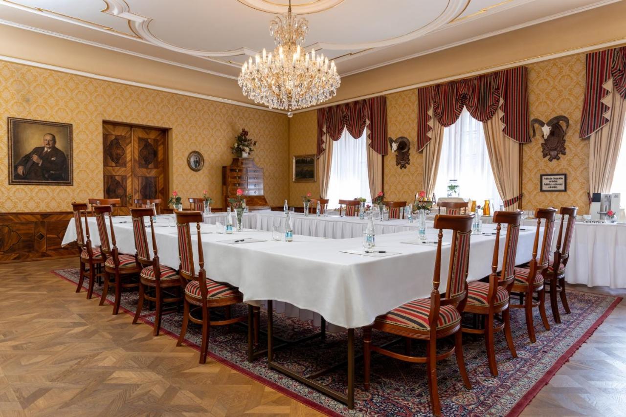 וולקה פופוביצה Hotel Zamek Stirin מראה חיצוני תמונה