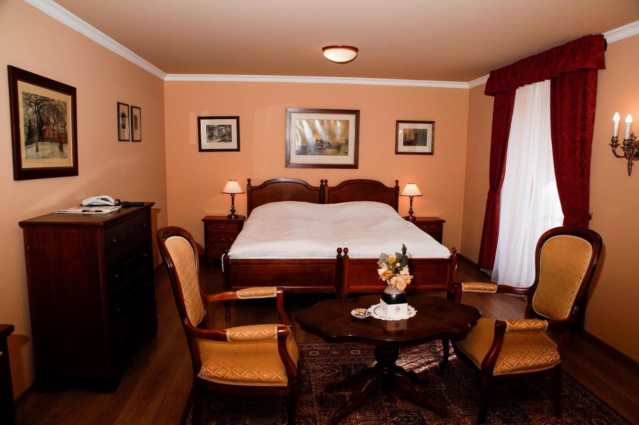 וולקה פופוביצה Hotel Zamek Stirin מראה חיצוני תמונה