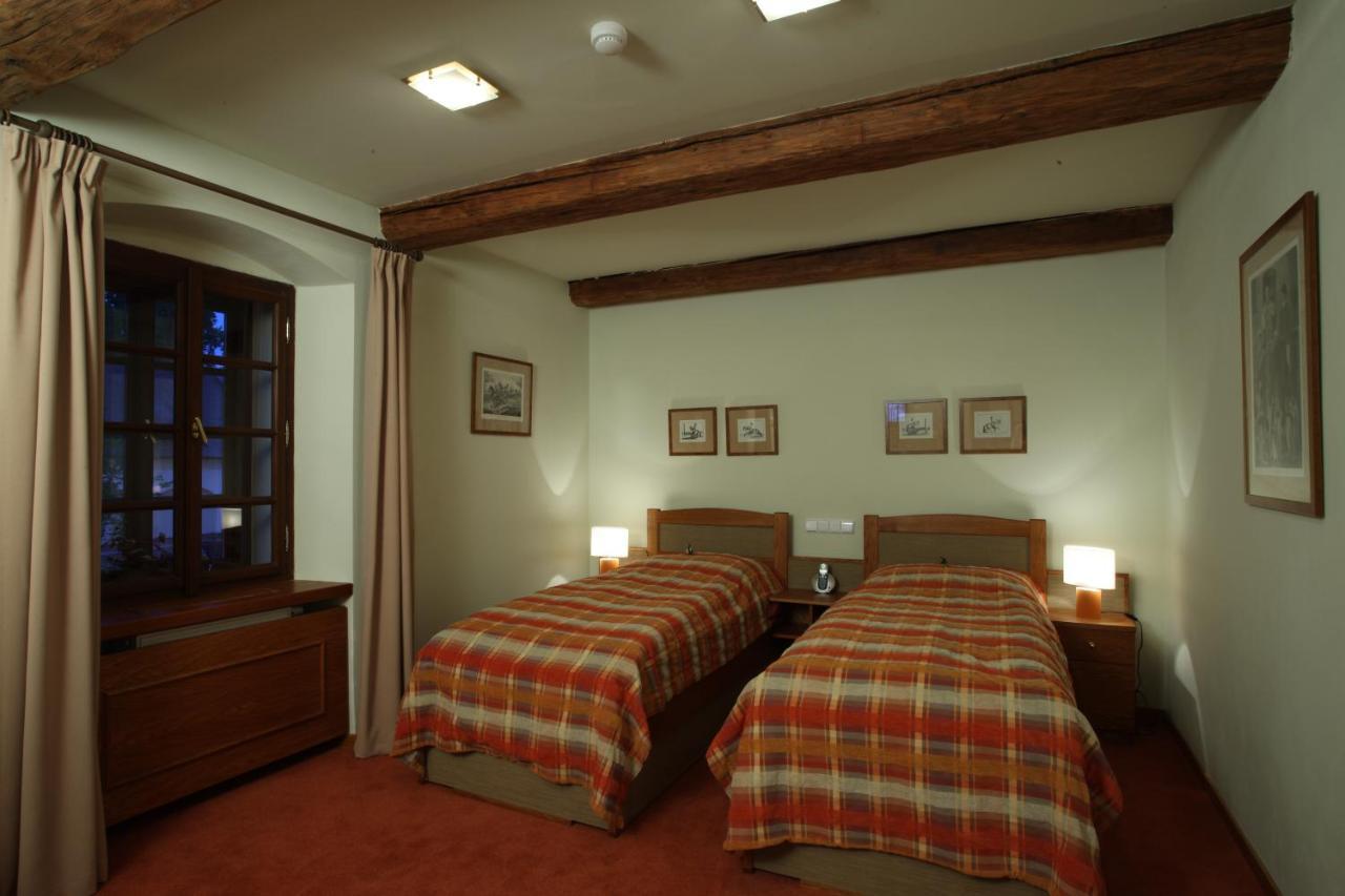 וולקה פופוביצה Hotel Zamek Stirin מראה חיצוני תמונה
